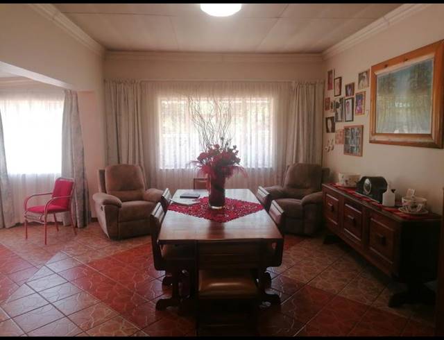 4 BEDROOM HOUSE FOR SALE IN PARKTOWN ESTATE